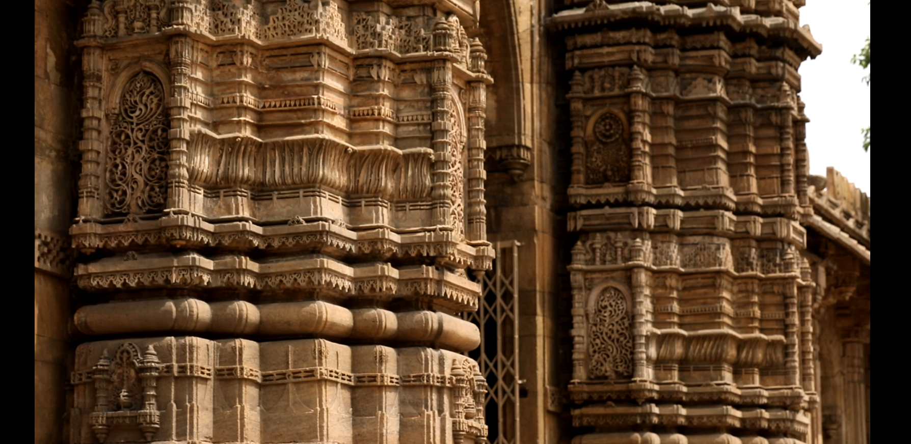 Exterior ornamentation at the stepwell