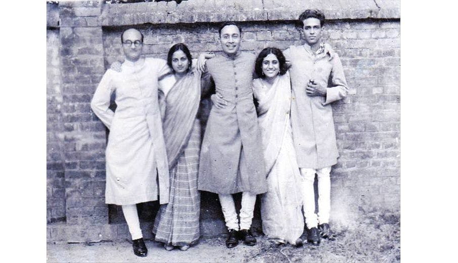 Rashid Jahan 4th from left to right