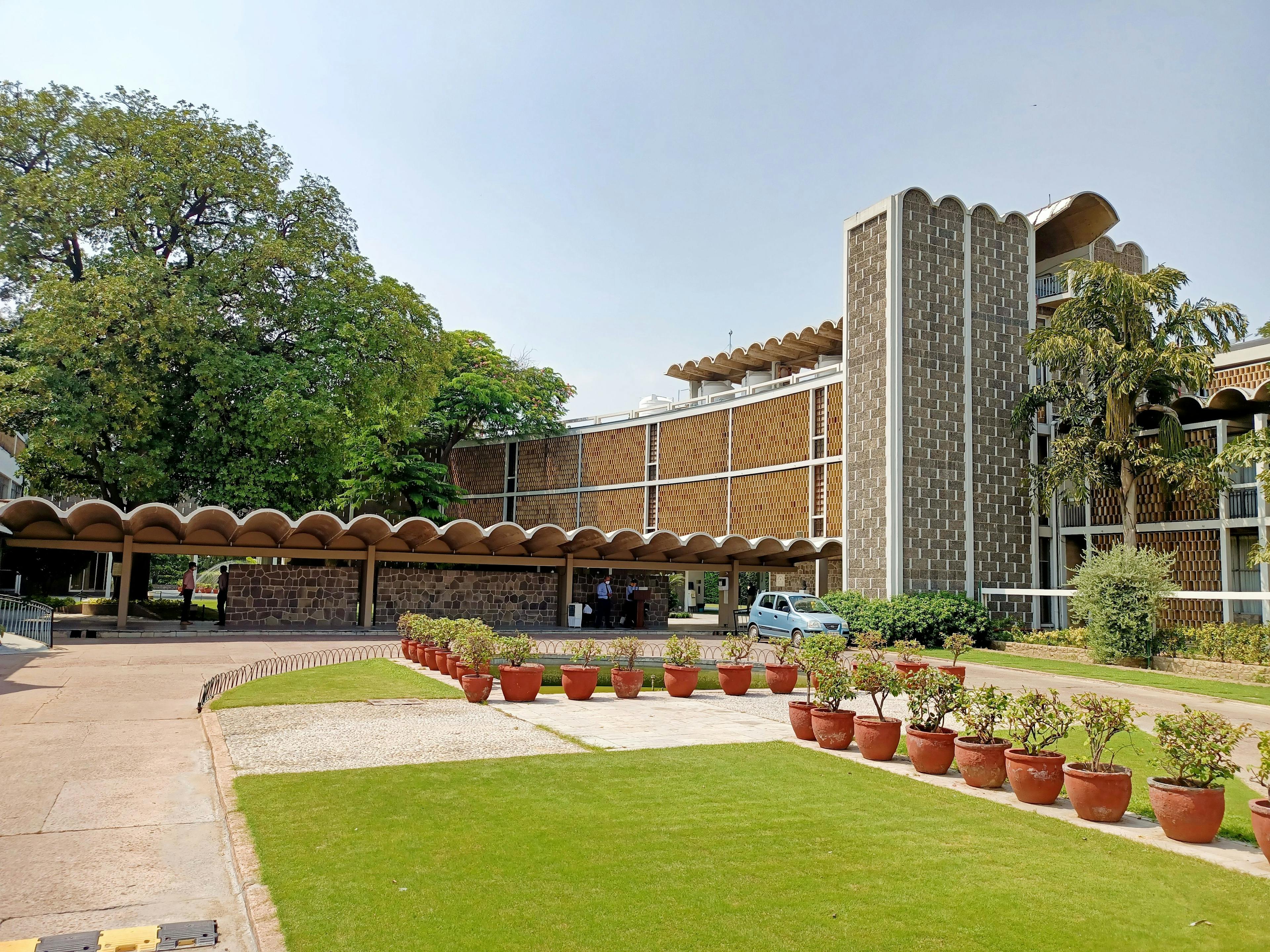 Green spaces connecting buildings with India International Centre 