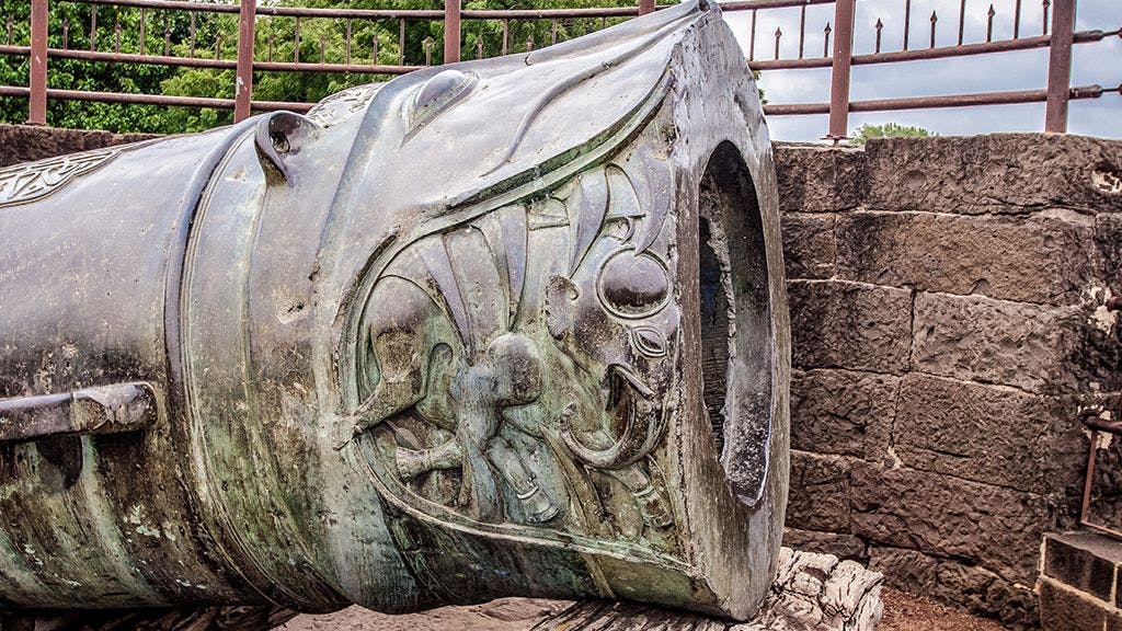 The mouth of the cannon depicting an elephant being swallowed!