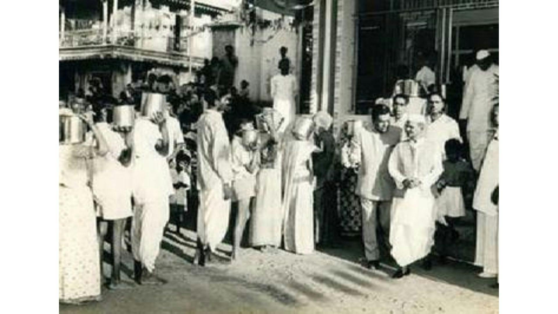 Kurien with Lal Bahadur Shastri in 1964 | Wikimedia Commons