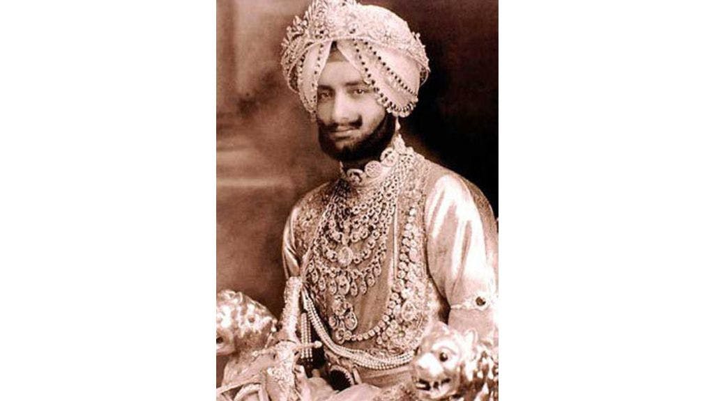 Maharaja Yadavindra Singh of Patiala, wearing the 'Patiala Necklace' 