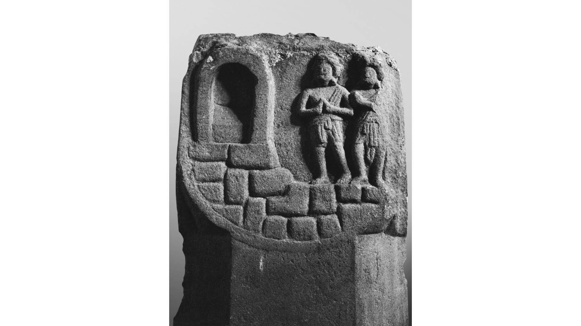 Depiction of the Indasala cave from Bodhgaya, 2nd–1st century BCE. Photograph: American Institute of Indian Studies, courtesy Pushkar Sohoni.iction of the Indasala cave from Bodhgaya, 2nd–1st century BCE. Photograph: American Institute of Indian Studies, courtesy Pushkar Sohoni.