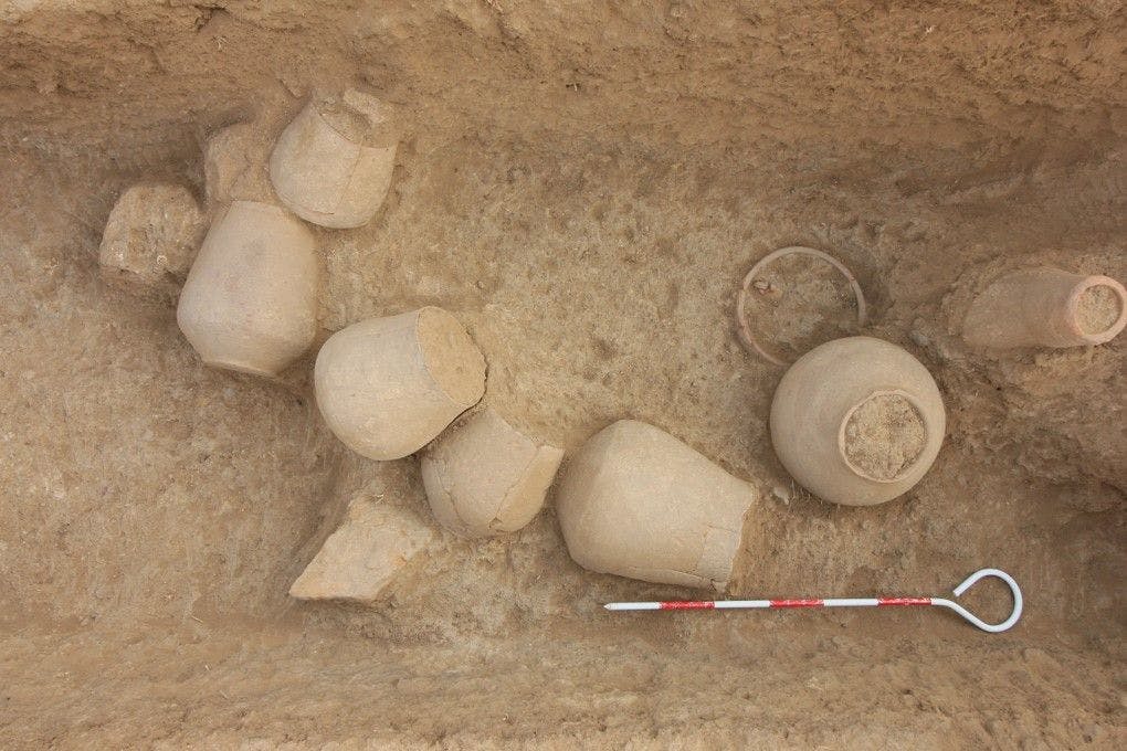 Juna Khatiya burial ceramics