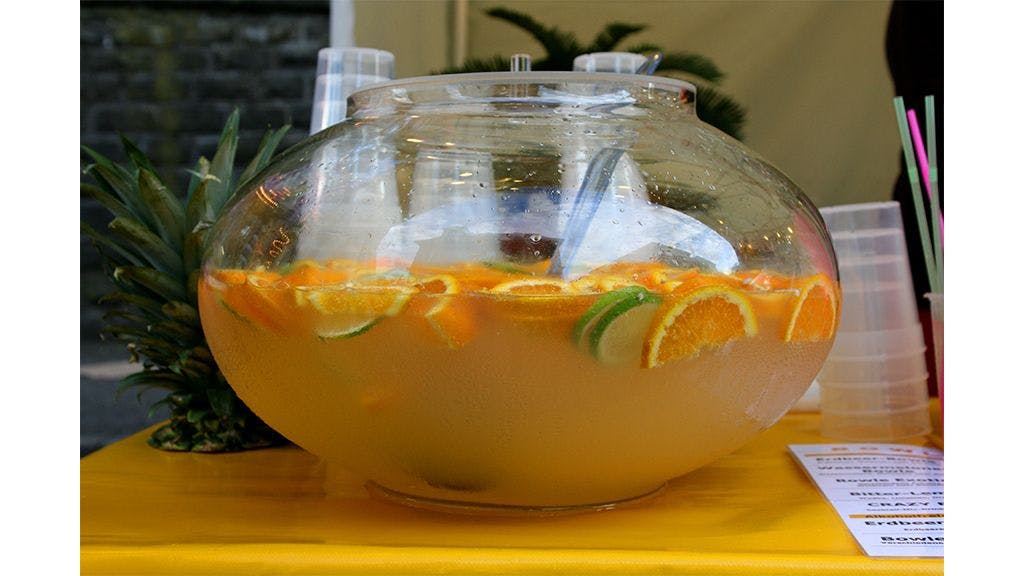 A bowl of punch